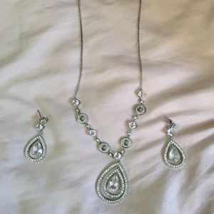 Tear drop pendant set